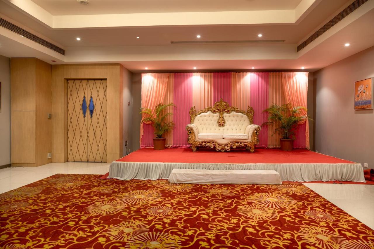 Freesia By Express Inn Palghar Екстер'єр фото
