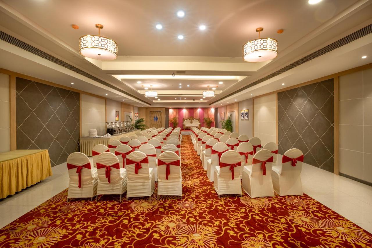 Freesia By Express Inn Palghar Екстер'єр фото